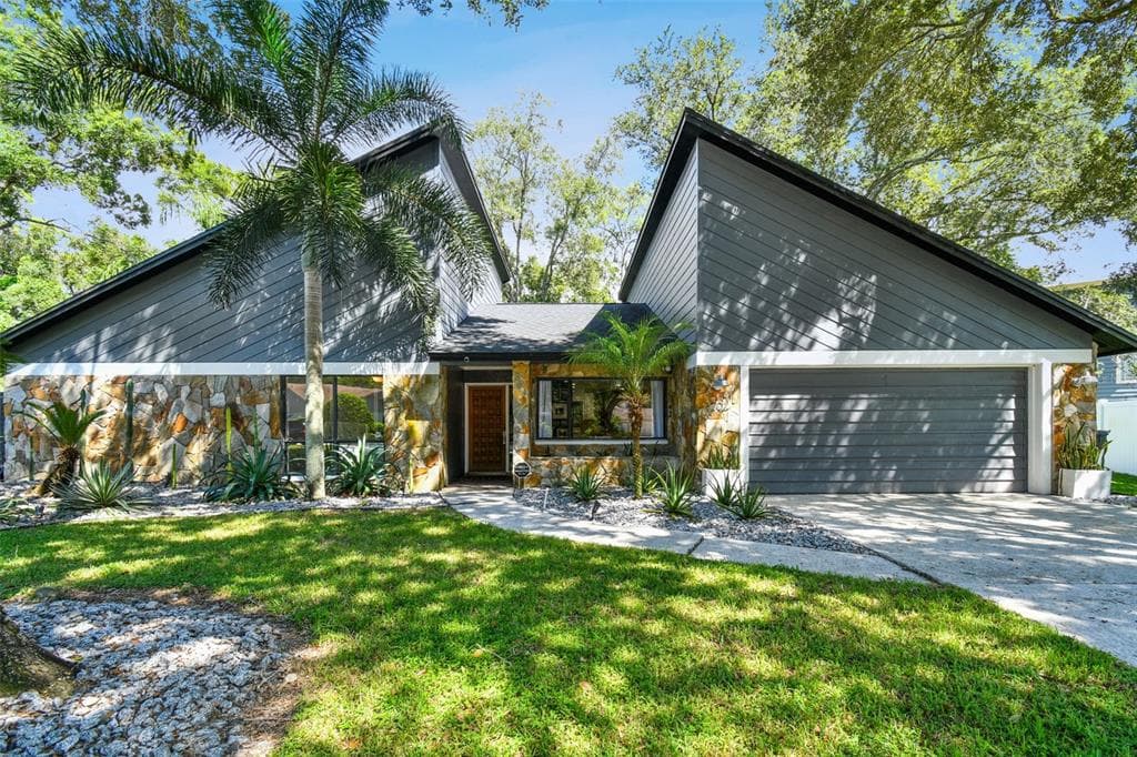 3202 HEATHERBROOK WAY TAMPA, FL 33618
