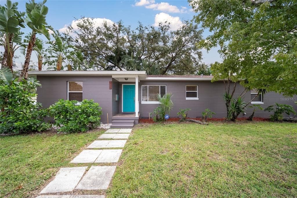 700 38TH AVENUE N ST PETERSBURG, FL 33704