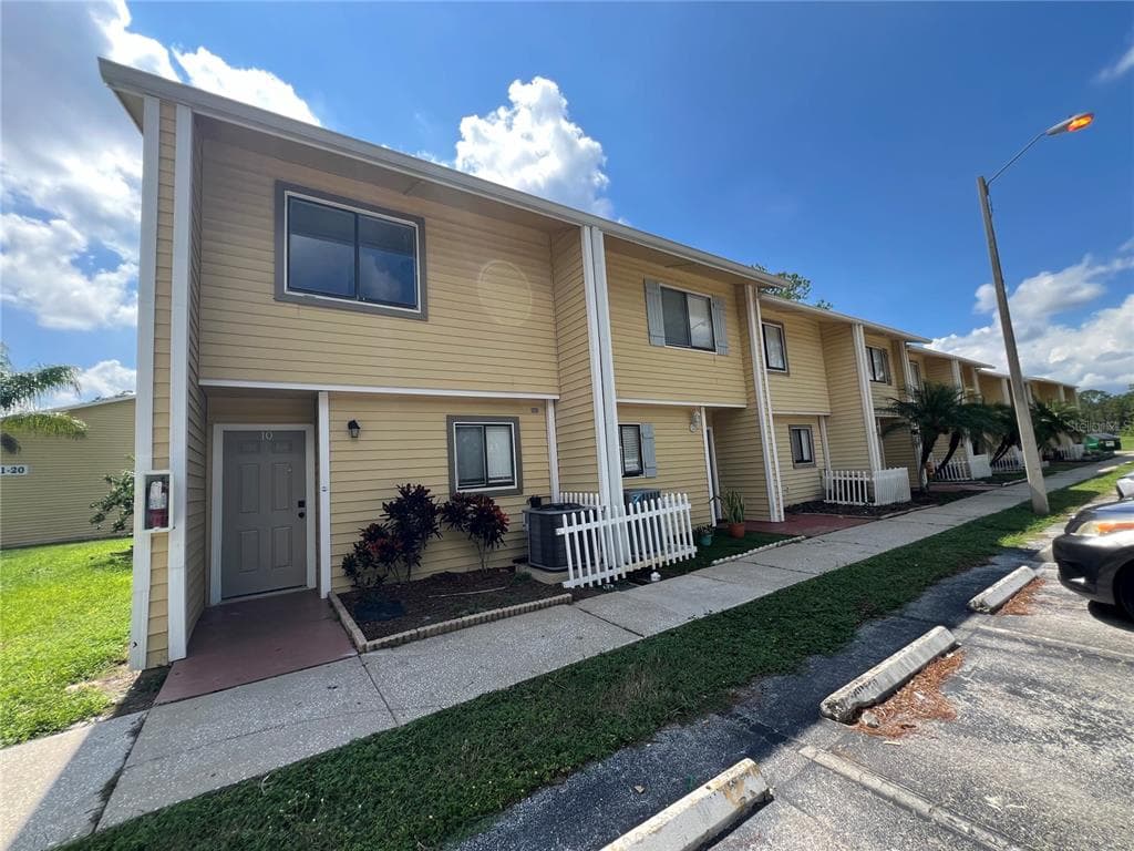 22630 GAGE LOOP UNIT 10 LAND O LAKES, FL 34639
