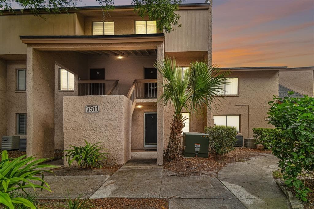 7511 PRESLEY PLACE UNIT 101 TAMPA, FL 33617