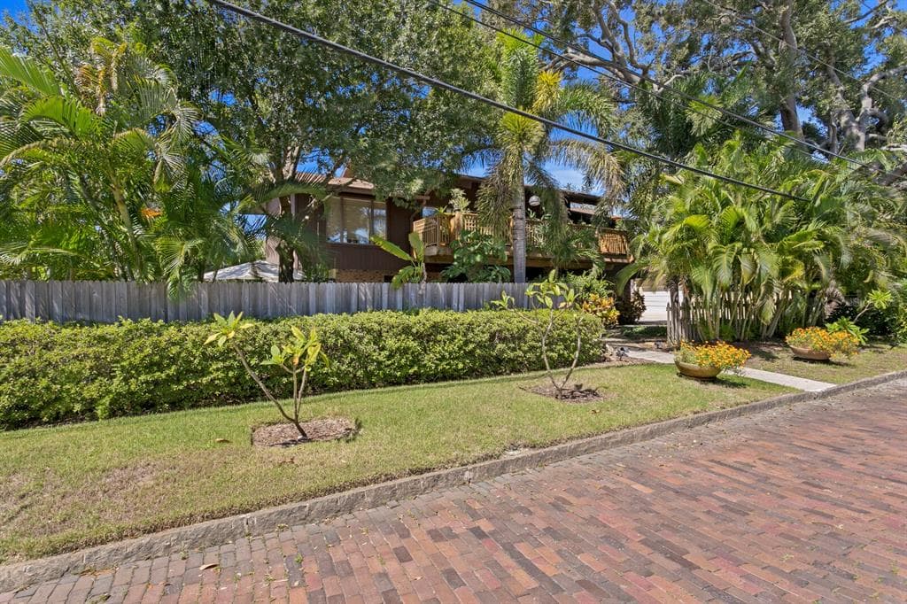 111 71ST STREET S ST PETERSBURG, FL 33707