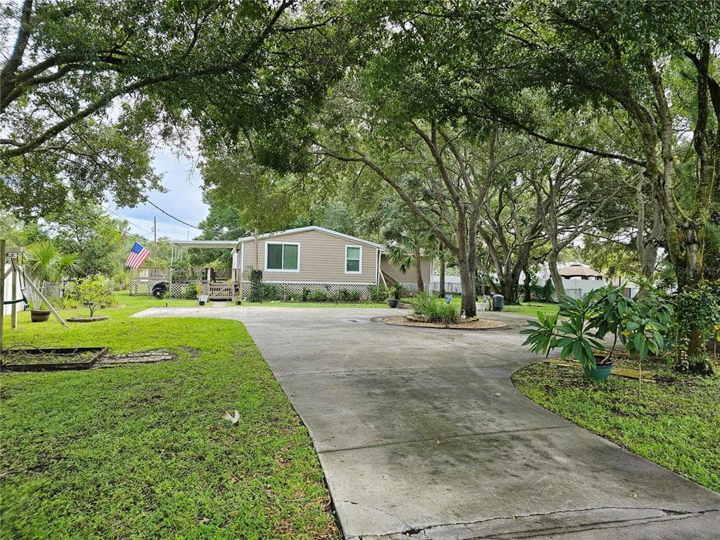 11512 EAST BAY ROAD GIBSONTON, FL 33534