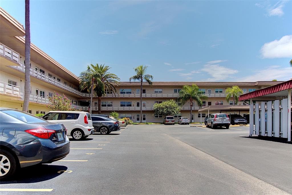 5530 80TH ST N UNIT C203 ST PETERSBURG, FL 33709