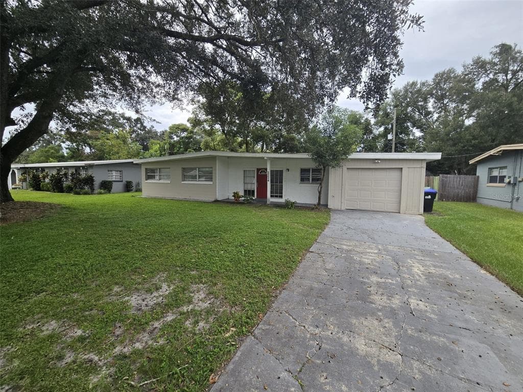 2224 EIFFEL DRIVE ORLANDO, FL 32808