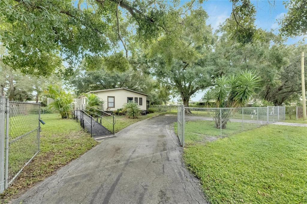 5108 DACCA DRIVE TAMPA, FL 33619