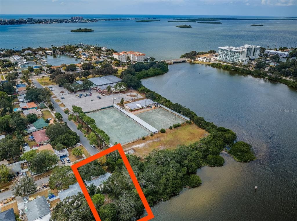 1815 APACHE TRAIL CLEARWATER, FL 33755