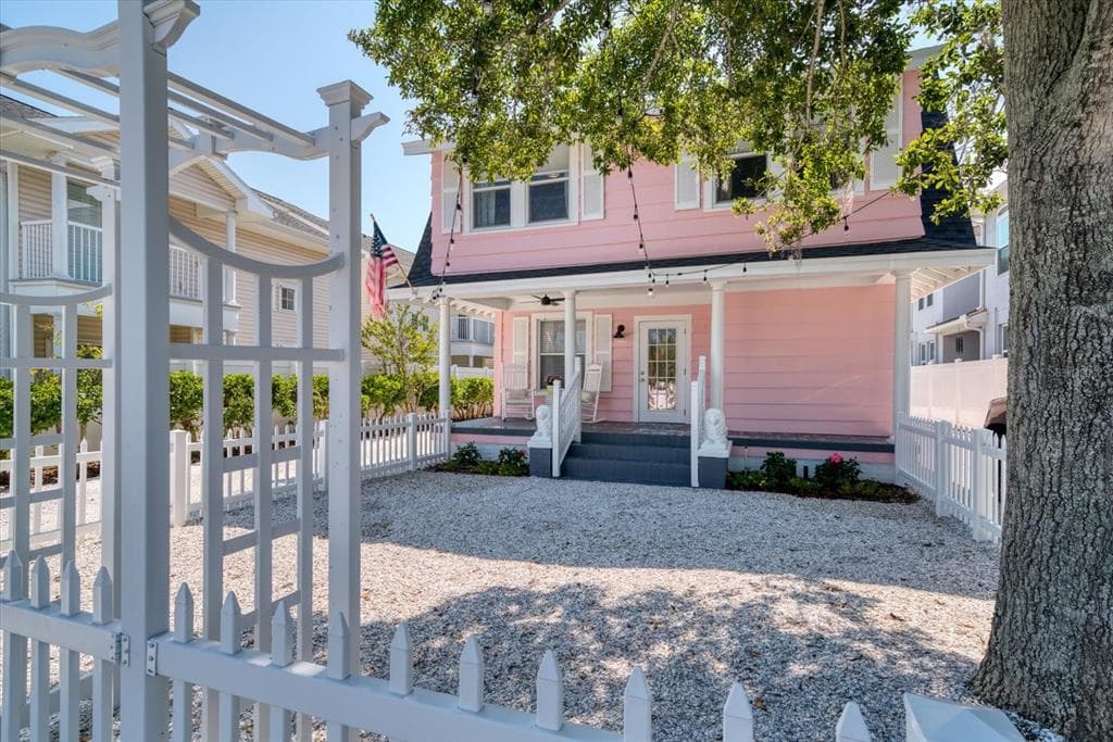 963 HIGHLAND AVENUE DUNEDIN, FL 34698