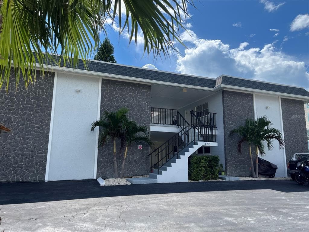 430 LARBOARD WAY UNIT 6 CLEARWATER BEACH, FL 33767