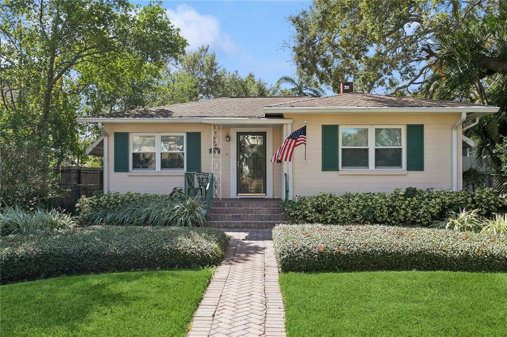 130 23RD AVENUE N ST PETERSBURG, FL 33704