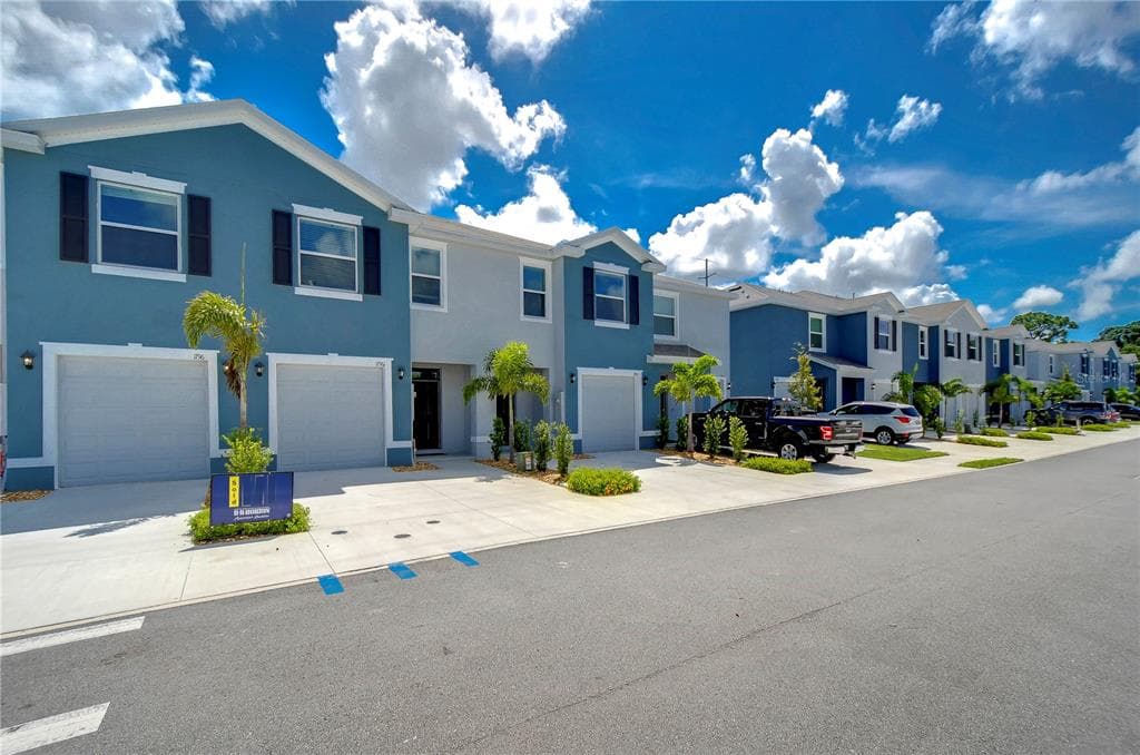 11909 HAMILTON AVENUE LARGO, FL 33774