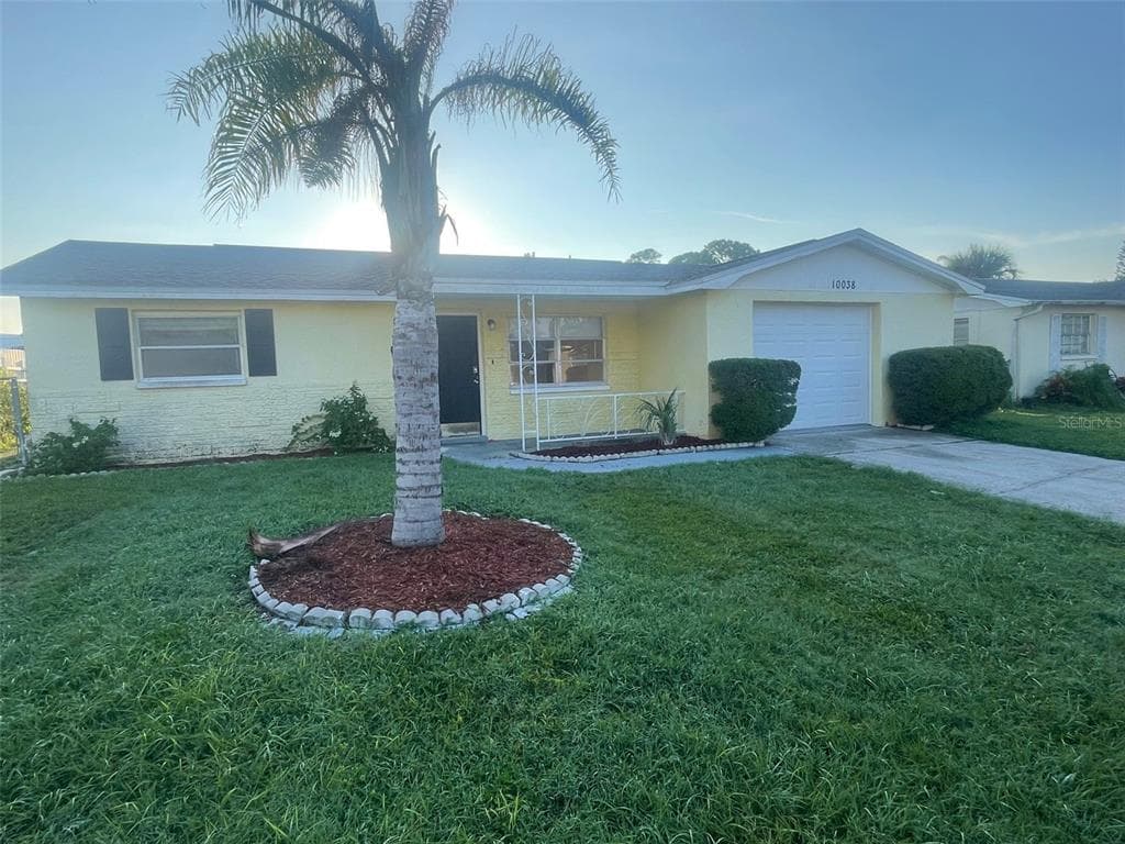 10038 KINGSWOOD LANE PORT RICHEY, FL 34668