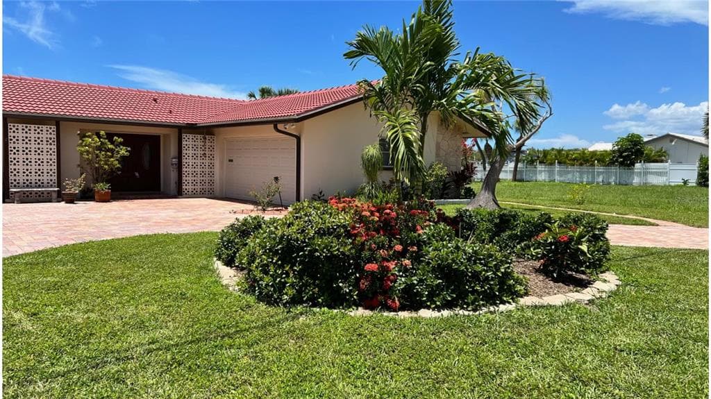 1481 SEA GULL DRIVE S ST PETERSBURG, FL 33707