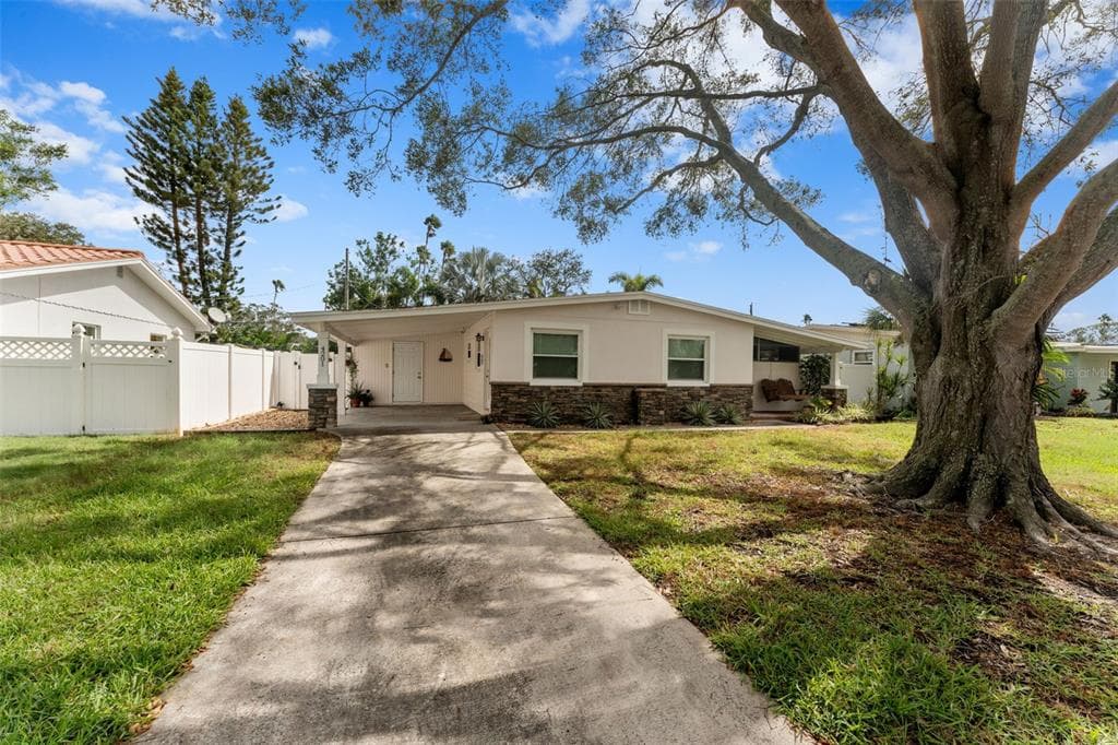 4201 DES MOINES STREET NE ST PETERSBURG, FL 33703