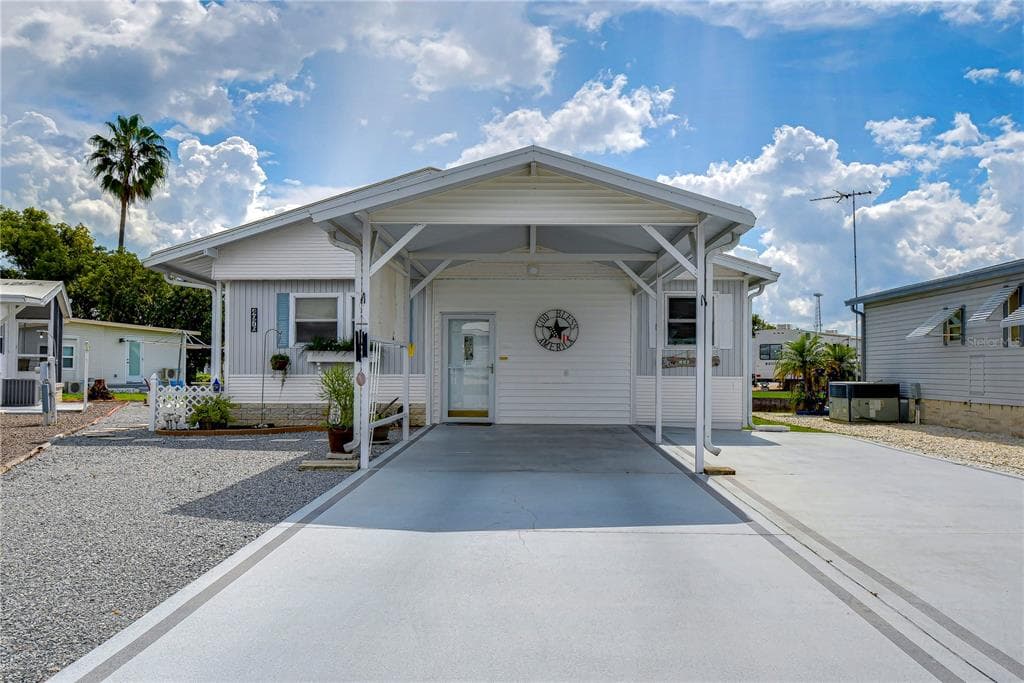 4976 BRITNI WAY ZEPHYRHILLS, FL 33541
