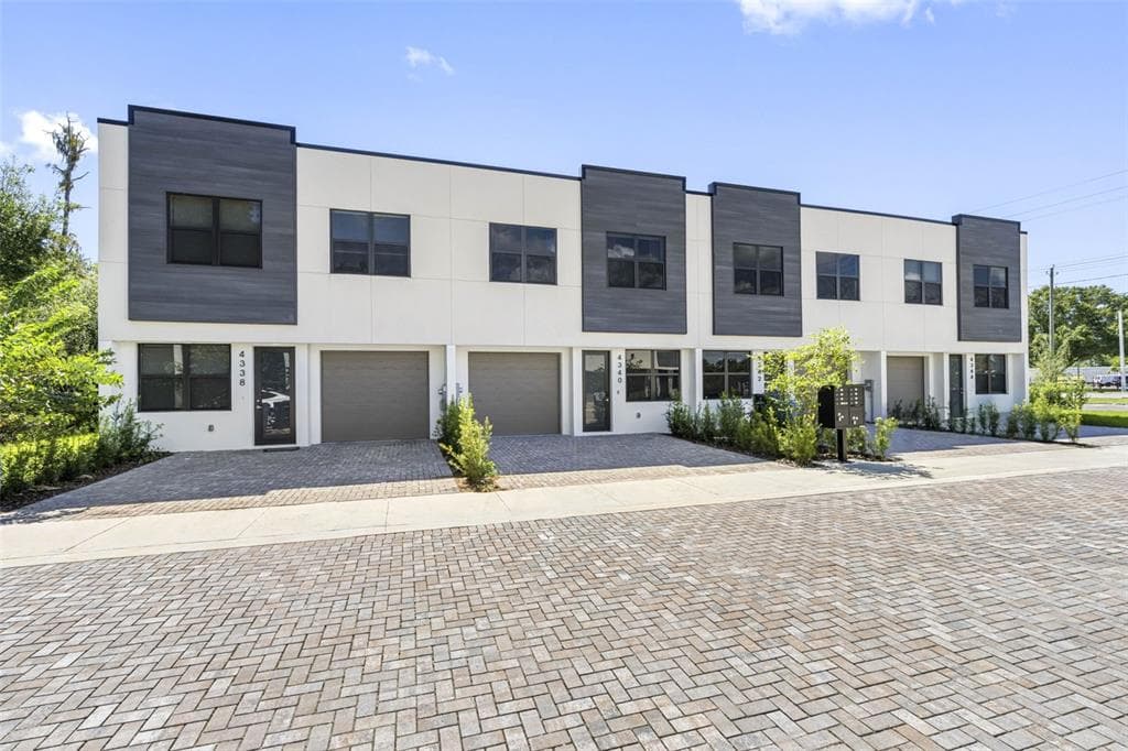 4340 VILLA ALINA COURT