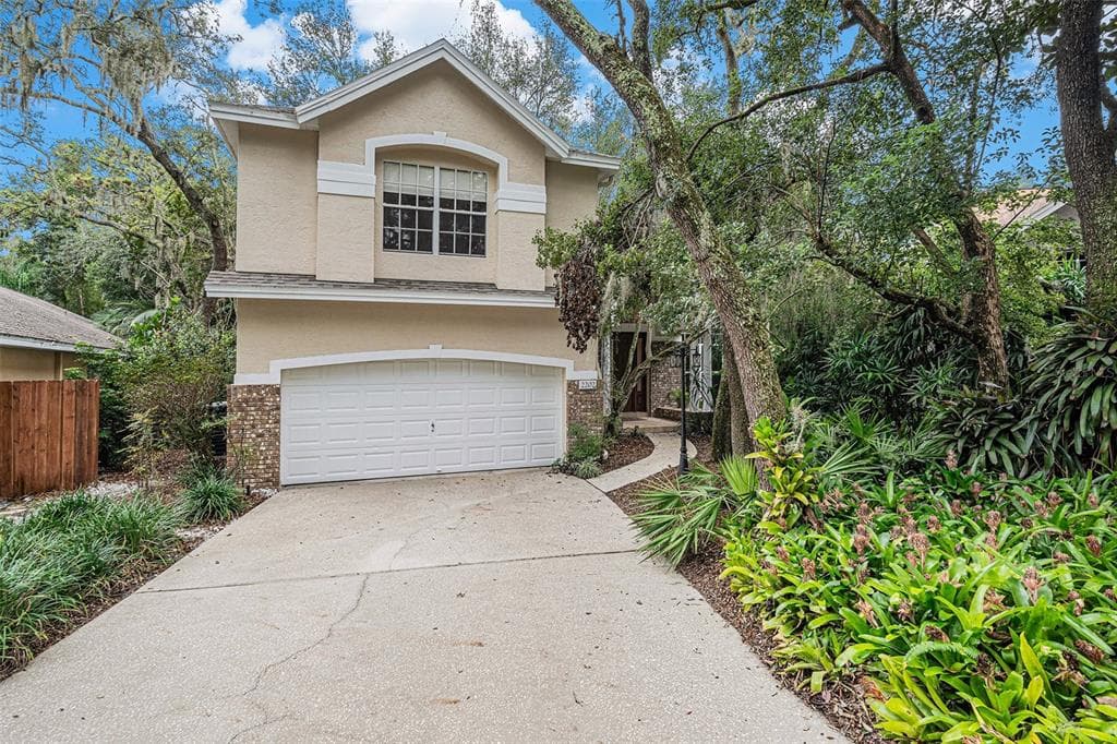 2202 GREEN OAKS LANE