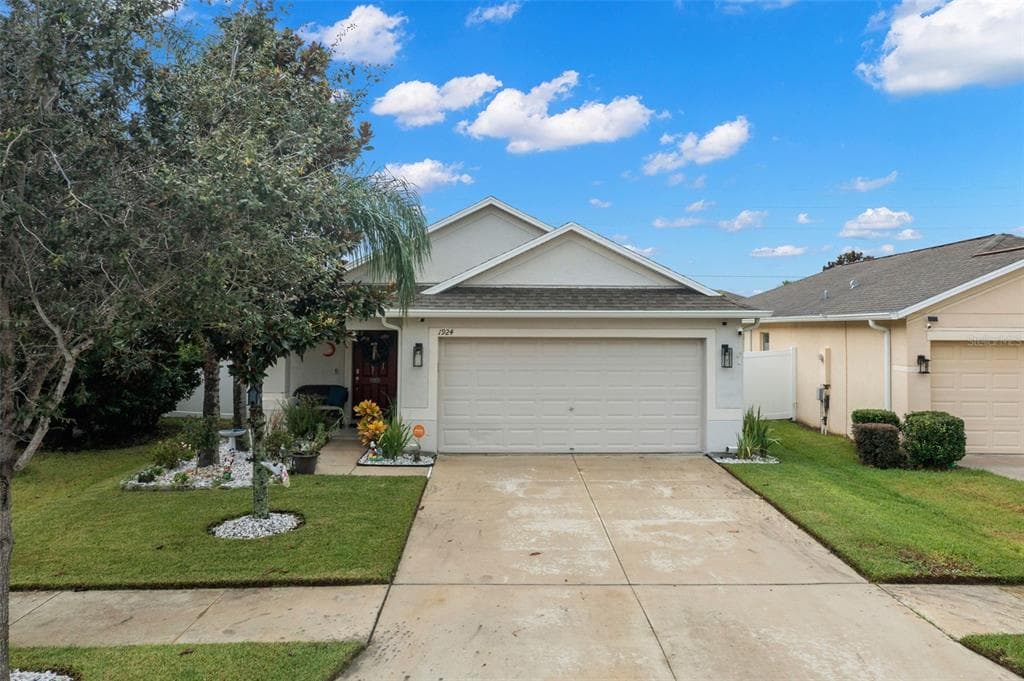 1924 HAWKS VIEW DRIVE RUSKIN, FL 33570