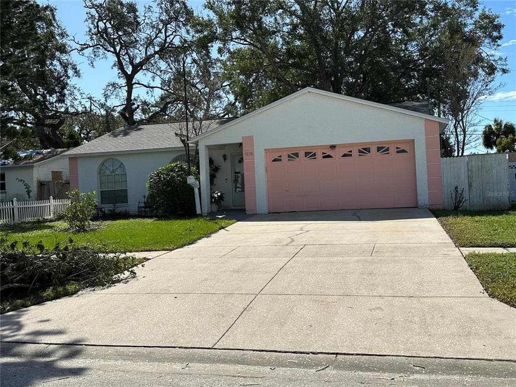 9028 SOUTHERN COMFORT DRIVE LARGO, FL 33773