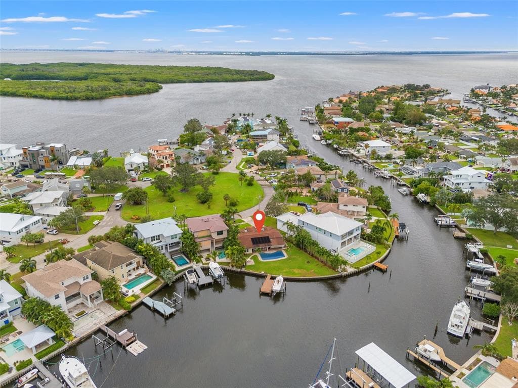 1918 ARROWHEAD DRIVE NE ST PETERSBURG, FL 33703