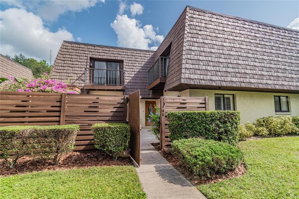 15440 E POND WOODS DRIVE TAMPA, FL 33618