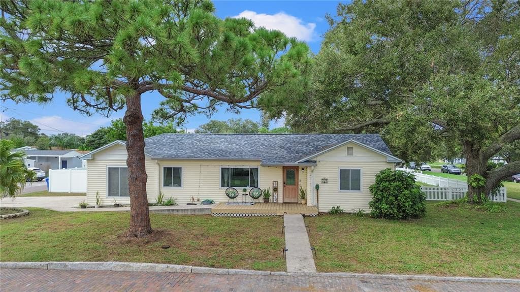 220 62ND STREET N ST PETERSBURG, FL 33710