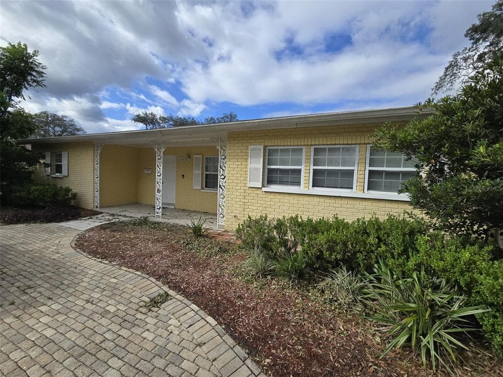 2554 LAKE ELLEN CIRCLE TAMPA, FL 33618