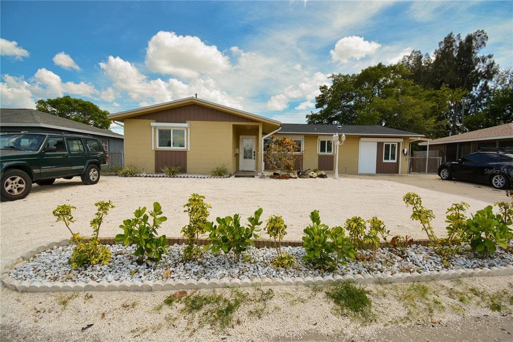 2404 BAYSHORE GARDENS PARKWAY BRADENTON, FL 34207