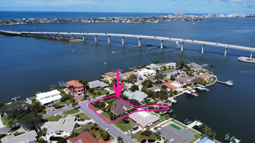 111 DRIFTWOOD LANE LARGO, FL 33770