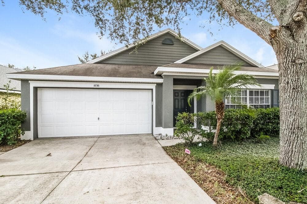 1036 LONGVILLE CIRCLE TAVARES, FL 32778
