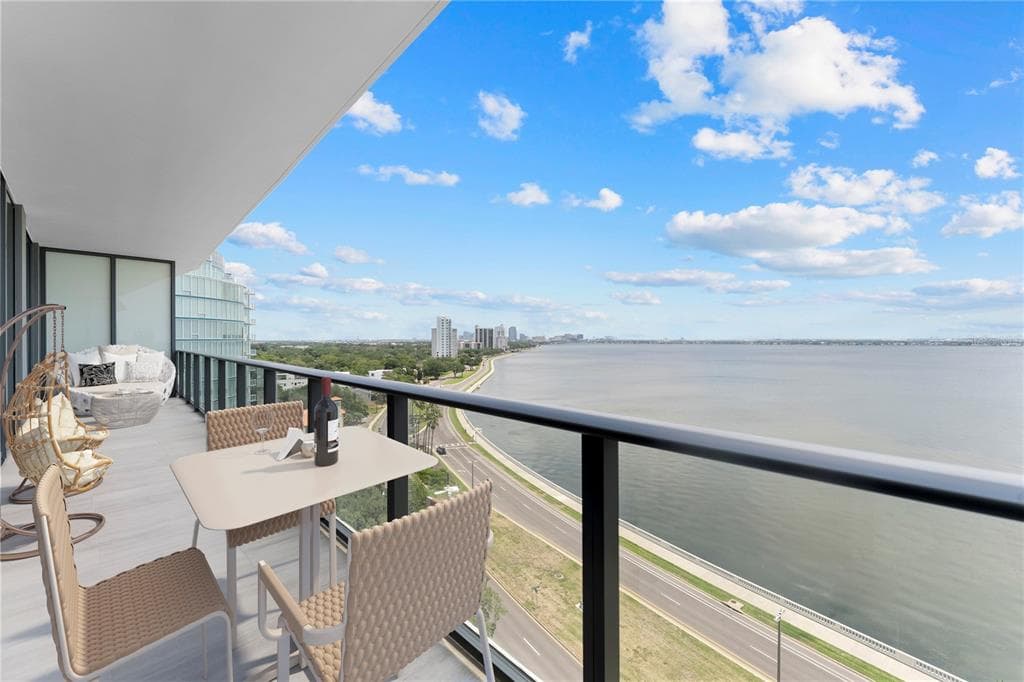 2912 W SANTIAGO UNIT 1002 TAMPA, FL 33629