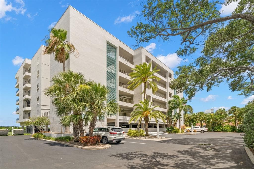 420 GULF BOULEVARD UNIT 204 INDIAN ROCKS BEACH, FL 33785