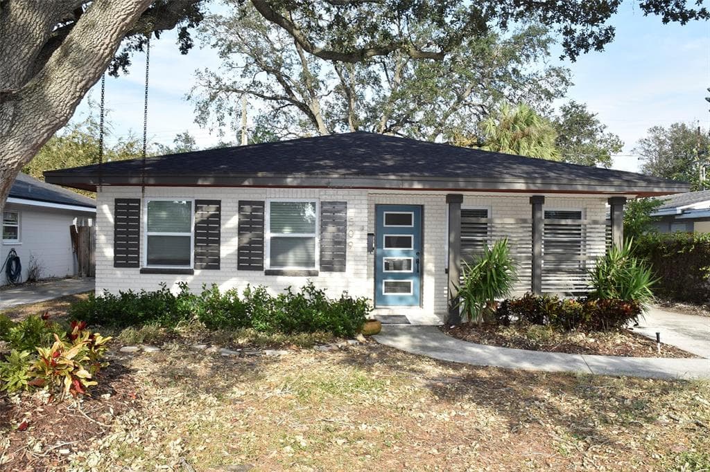 509 E DAVIS BOULEVARD