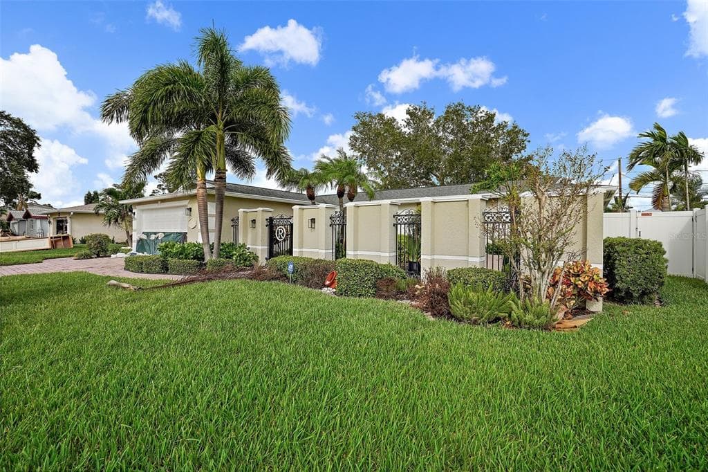 2059 MONTANA AVENUE NE ST PETERSBURG, FL 33703