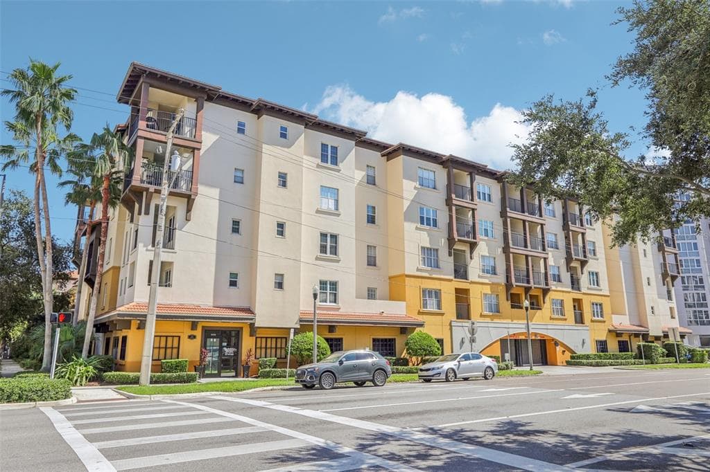 200 4TH AVENUE S UNIT 422 ST PETERSBURG, FL 33701
