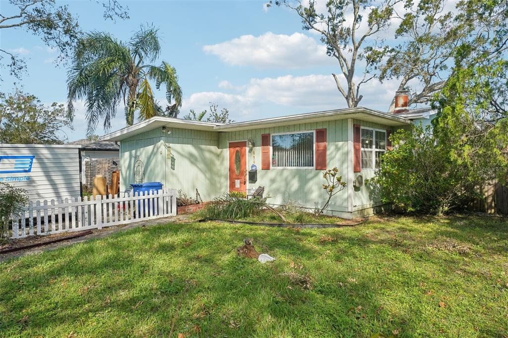 939 52ND AVENUE N ST PETERSBURG, FL 33703