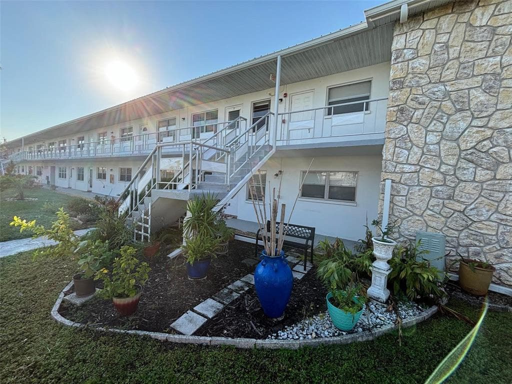 5895 18TH STREET N UNIT 11 ST PETERSBURG, FL 33714