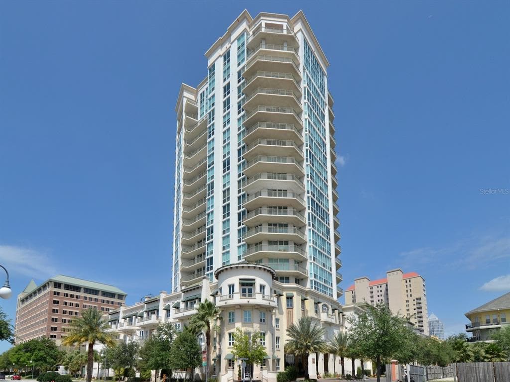 450 KNIGHTS RUN AVENUE UNIT 1706 TAMPA, FL 33602