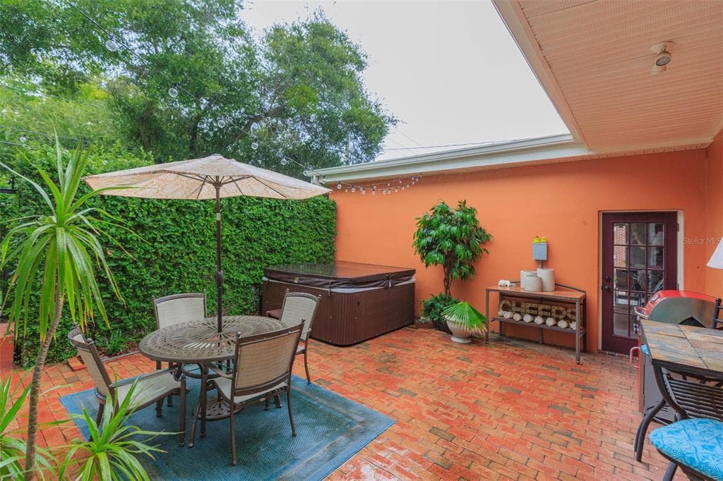 702 W BAY STREET TAMPA, FL 33606