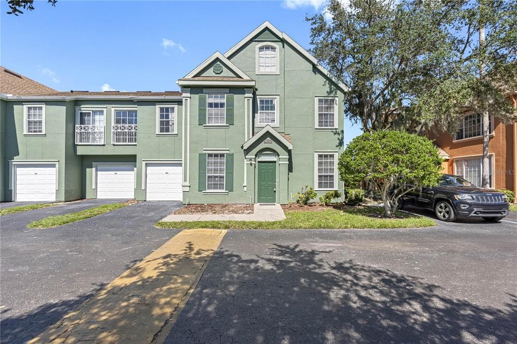 9650 LAKE CHASE ISLAND WAY UNIT 9650 TAMPA, FL 33626