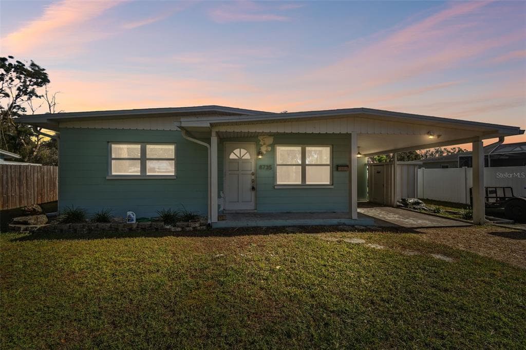 8735 BAY STREET NE ST PETERSBURG, FL 33702