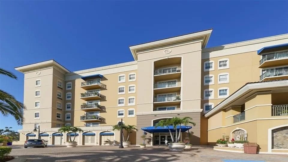 1064 N TAMIAMI TRAIL UNIT 1404 SARASOTA, FL 34236