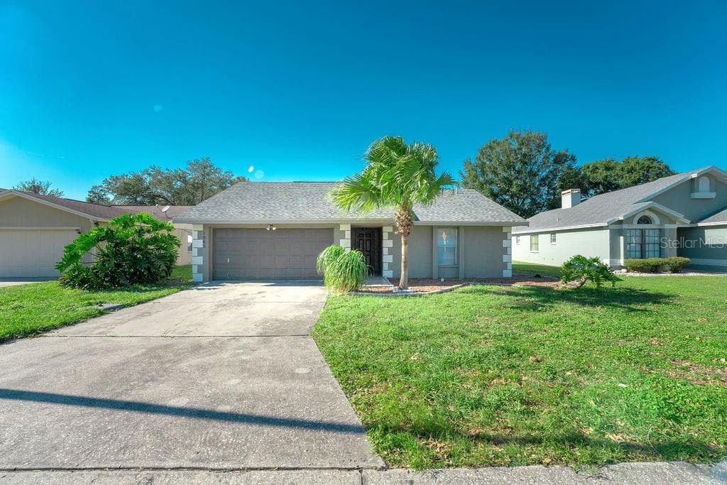 1043 LOWRY AVENUE LAKELAND, FL 33801