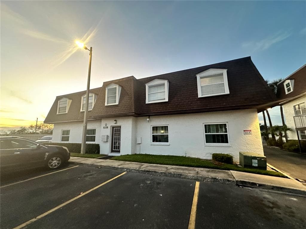 9226 TUDOR DRIVE UNIT Q201 TAMPA, FL 33615