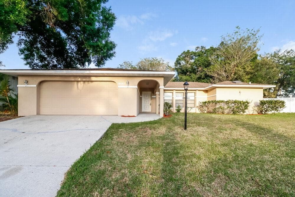 8435 BRANDEIS CIRCLE E SARASOTA, FL 34243