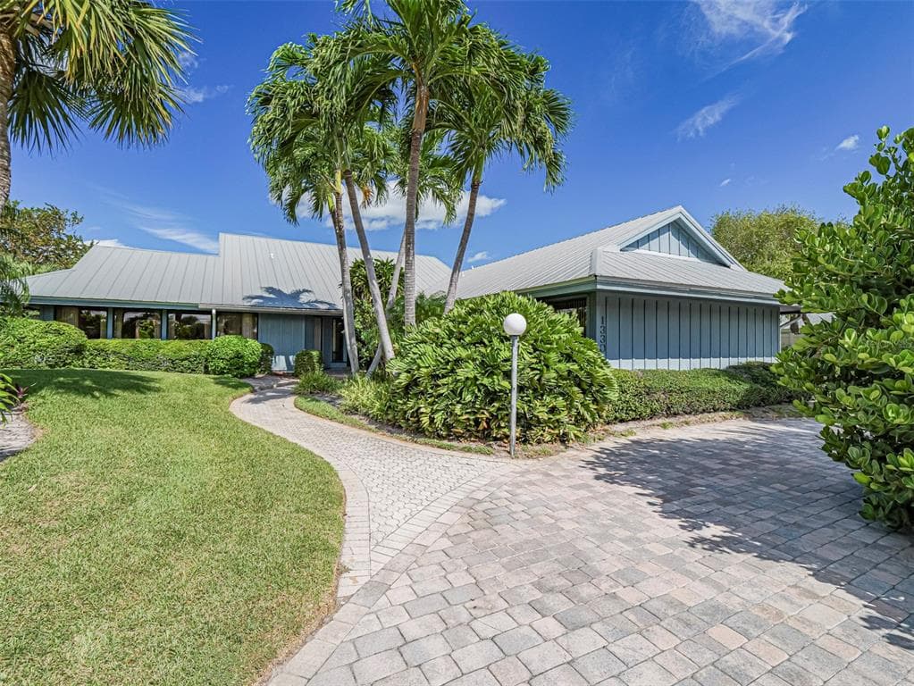 1330 SHOREWINDS LANE VERO BEACH, FL 32963