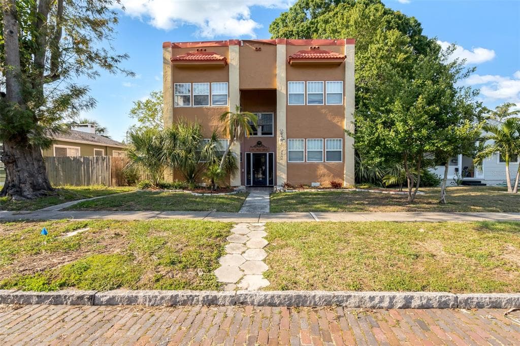 2449 BURLINGTON AVENUE N UNIT 1 ST PETERSBURG, FL 33713