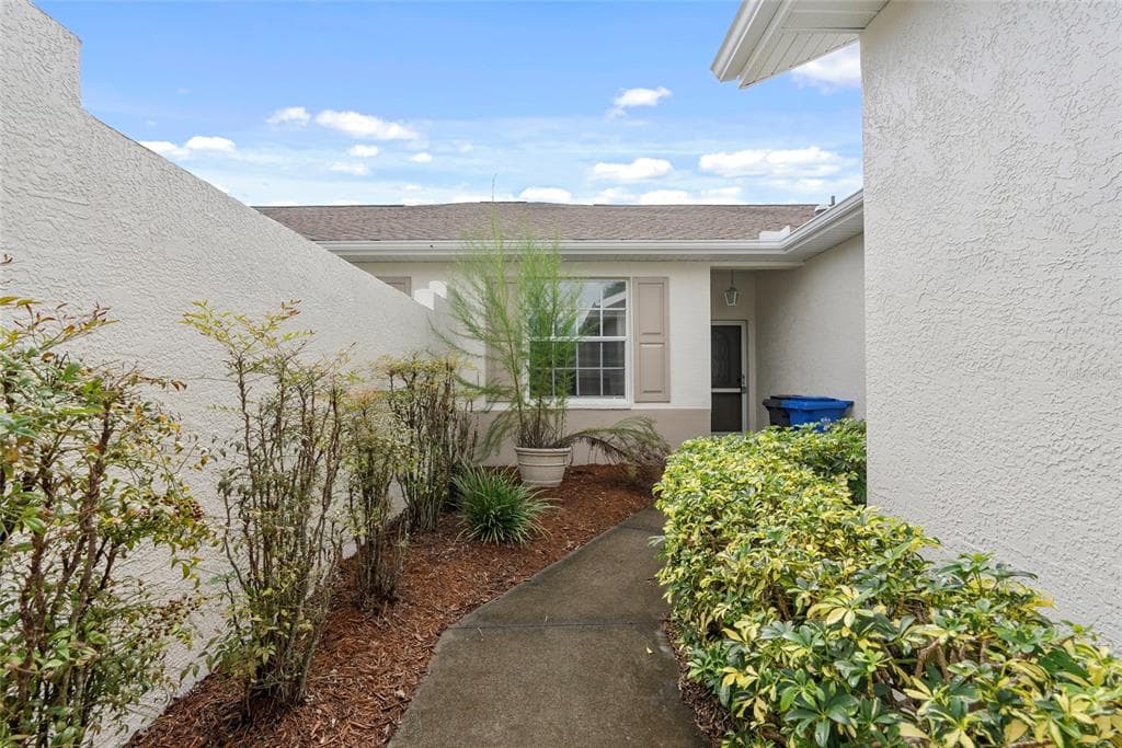 819 TREMONT GREENS LANE SUN CITY CENTER, FL 33573