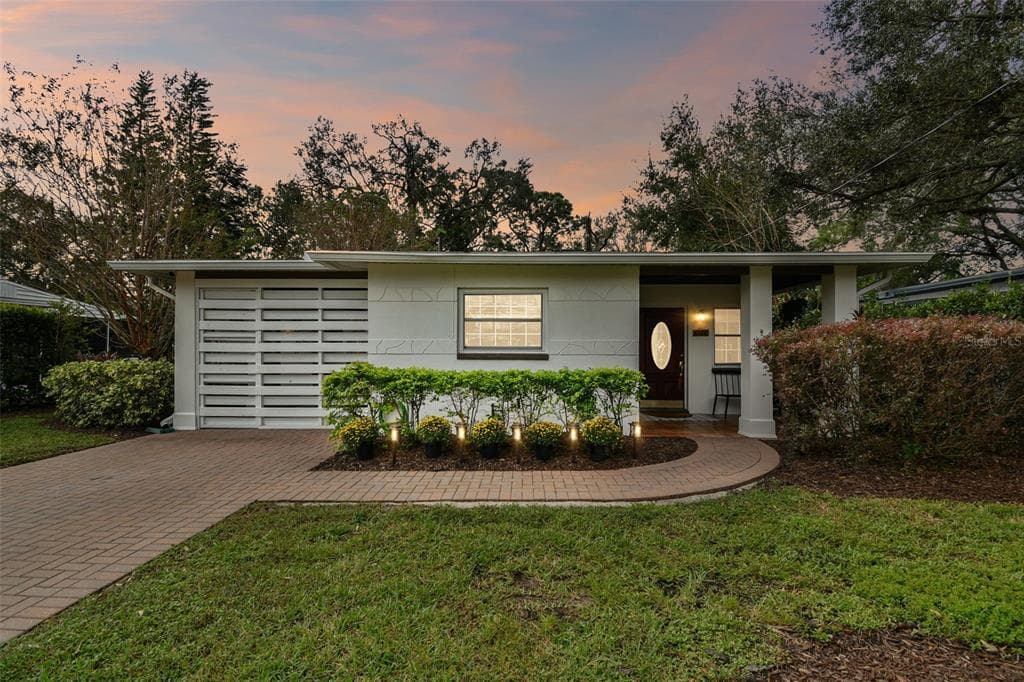 4106 W LAWN AVENUE TAMPA, FL 33611