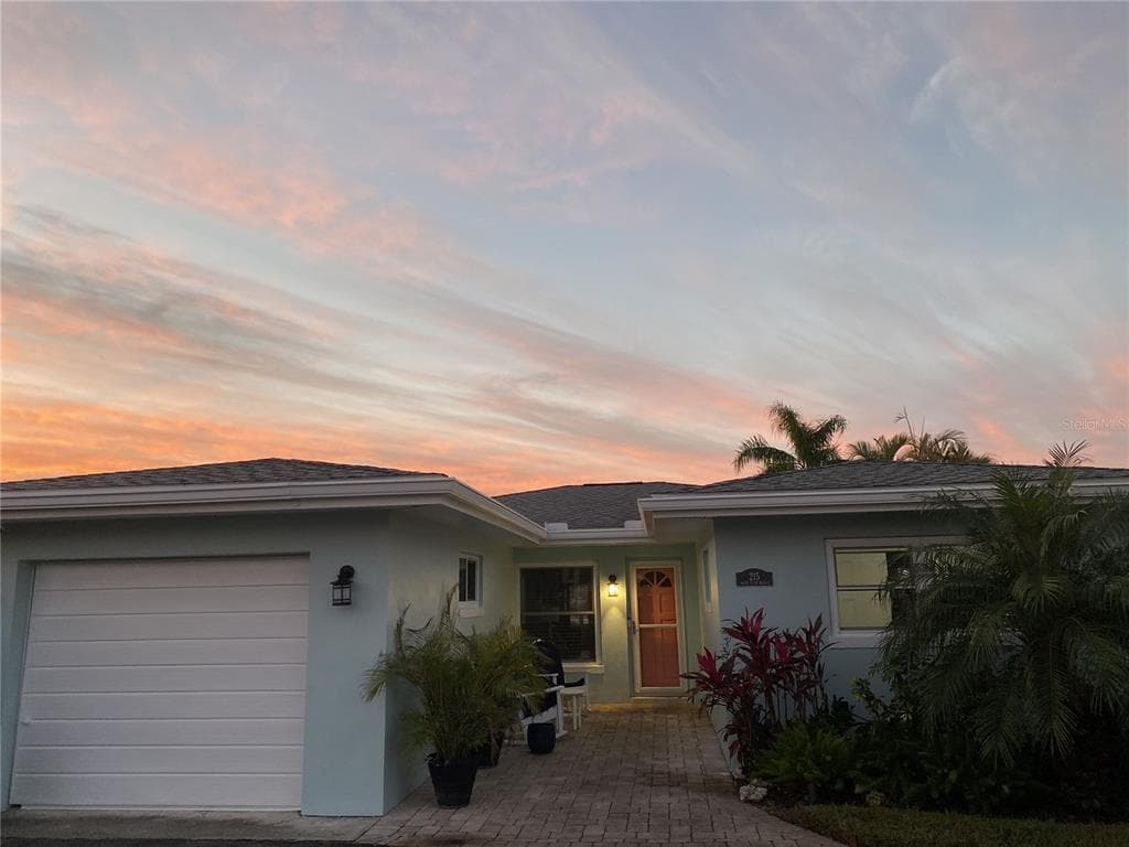 215 BATH CLUB BOULEVARD N NORTH REDINGTON BEACH, FL 33708