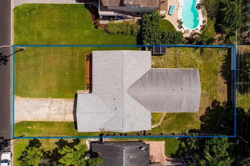 2034 BAYOU GRANDE BOULEVARD NE ST PETERSBURG, FL 33703